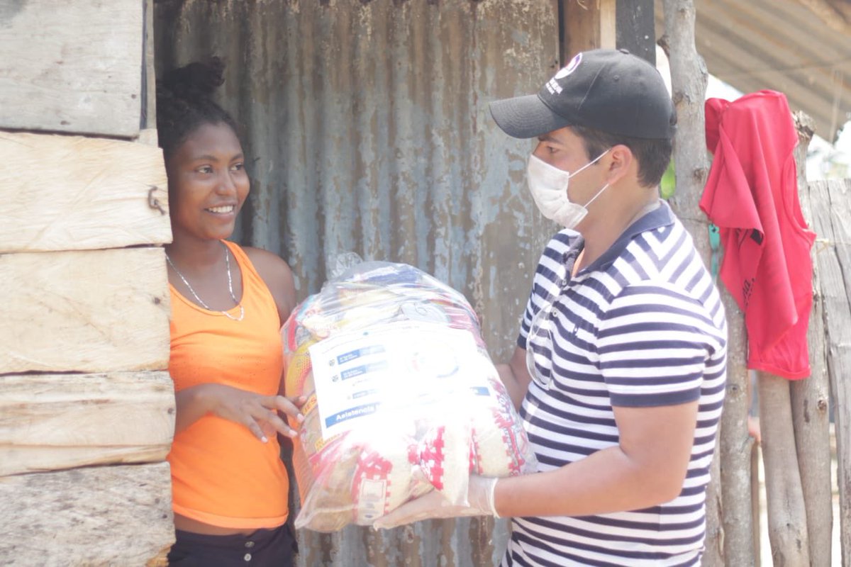 luismonsalvo's tweet photo. También llegamos a El Copey para entregar más ayudas humanitarias de 7.000 enviadas por @IvanDuque @MinInterior https://t.co/urnnNPXR9o