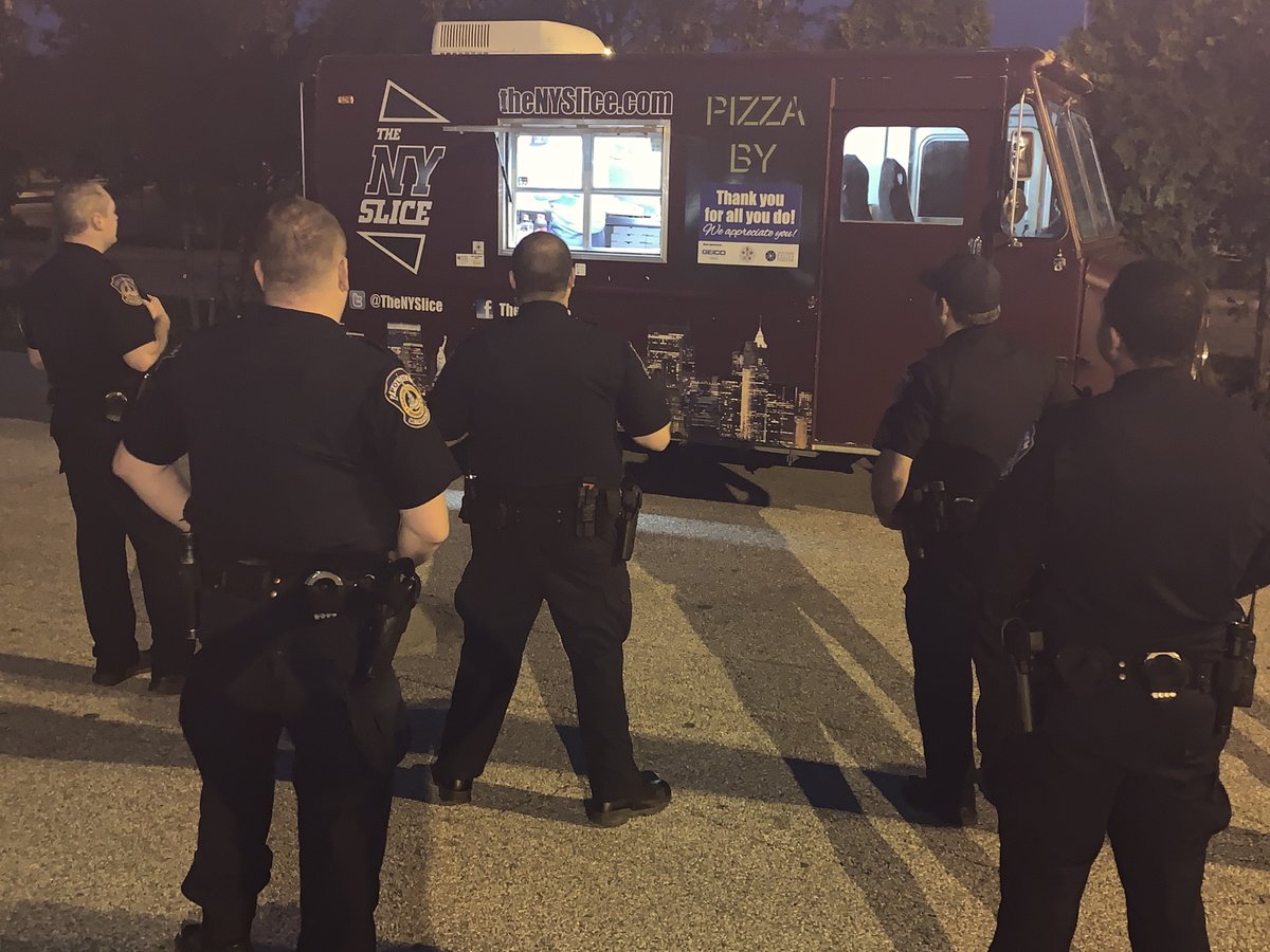 RickFOP86's tweet photo. GREAT TURNOUT @IMPDSoutheast Late Shift for our Indy FOP Food Stops for Cops | Officers practicing good social distancing while waiting for hot pizza from our friends @TheNYSlice #CopsCount #BackTheLine #FOP https://t.co/Y41hYfLybp