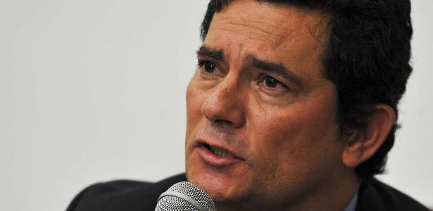 UOLNoticias's tweet photo. Moro conclui depoimento após ficar mais de 8 h em prédio da PF de Curitiba https://t.co/L7aFCJwPRi https://t.co/IuTjbXQSij