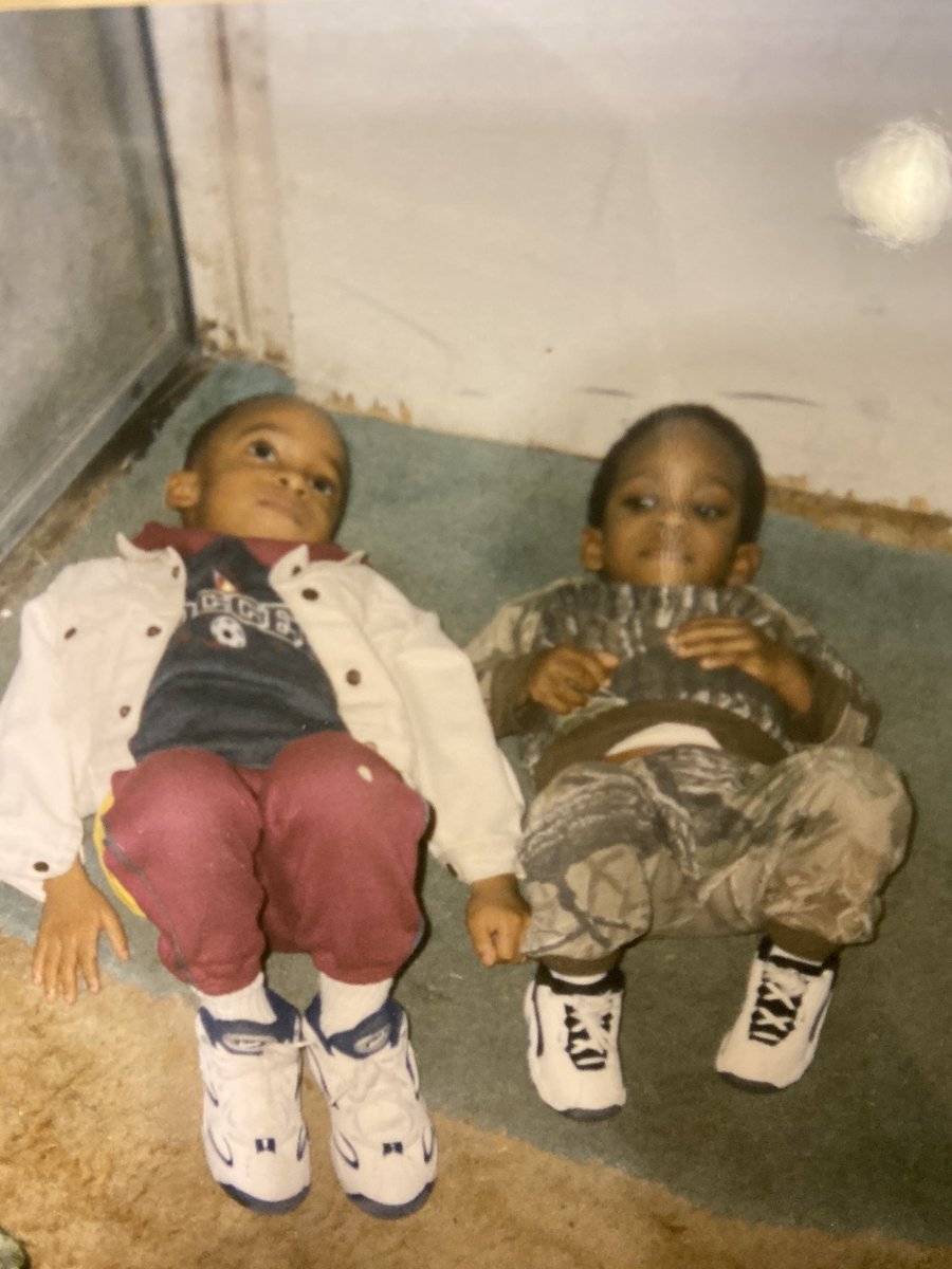 DonteEverett's tweet photo. My brother, my best friend, my best man, and dawg for life. I never in my life thought I’d be sharing something like this. Whatever you were going thru in that moment I’m so sorry I wasn’t there to stop it. I love you so much and I promise I will take care of mom for us. https://t.co/VZ8LsXopao