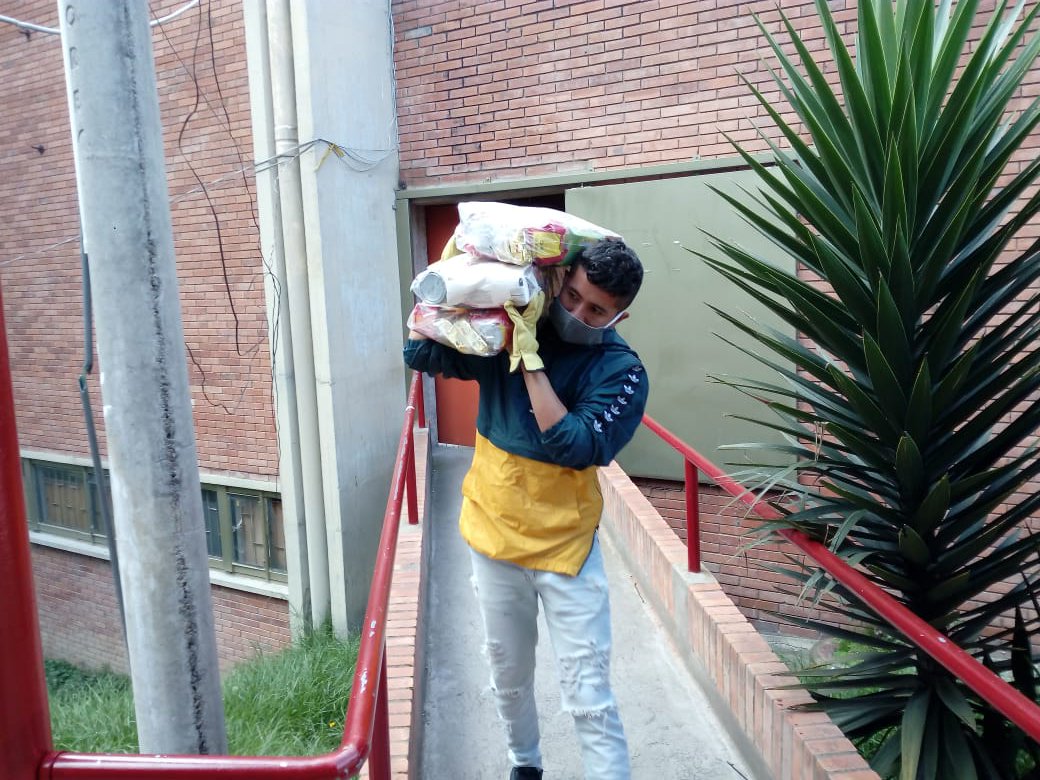 JBotanicoBogota's tweet photo. #BogotáSolidariaAvanza. Hoy visitamos la #LocalidadDeUsaquén y entregamos 1.537 mercados en una jornada adelantada por #SecretaríaDeGobierno, #IntegraciónSocial, #SecretaríaDeSeguridad, #AlcaldíaLocalDeUsaquén, #PersoneríaDeBogotá, #Dadep, #EAAB, #Idepac #BomberosVoluntarios https://t.co/u8dEbK20f3