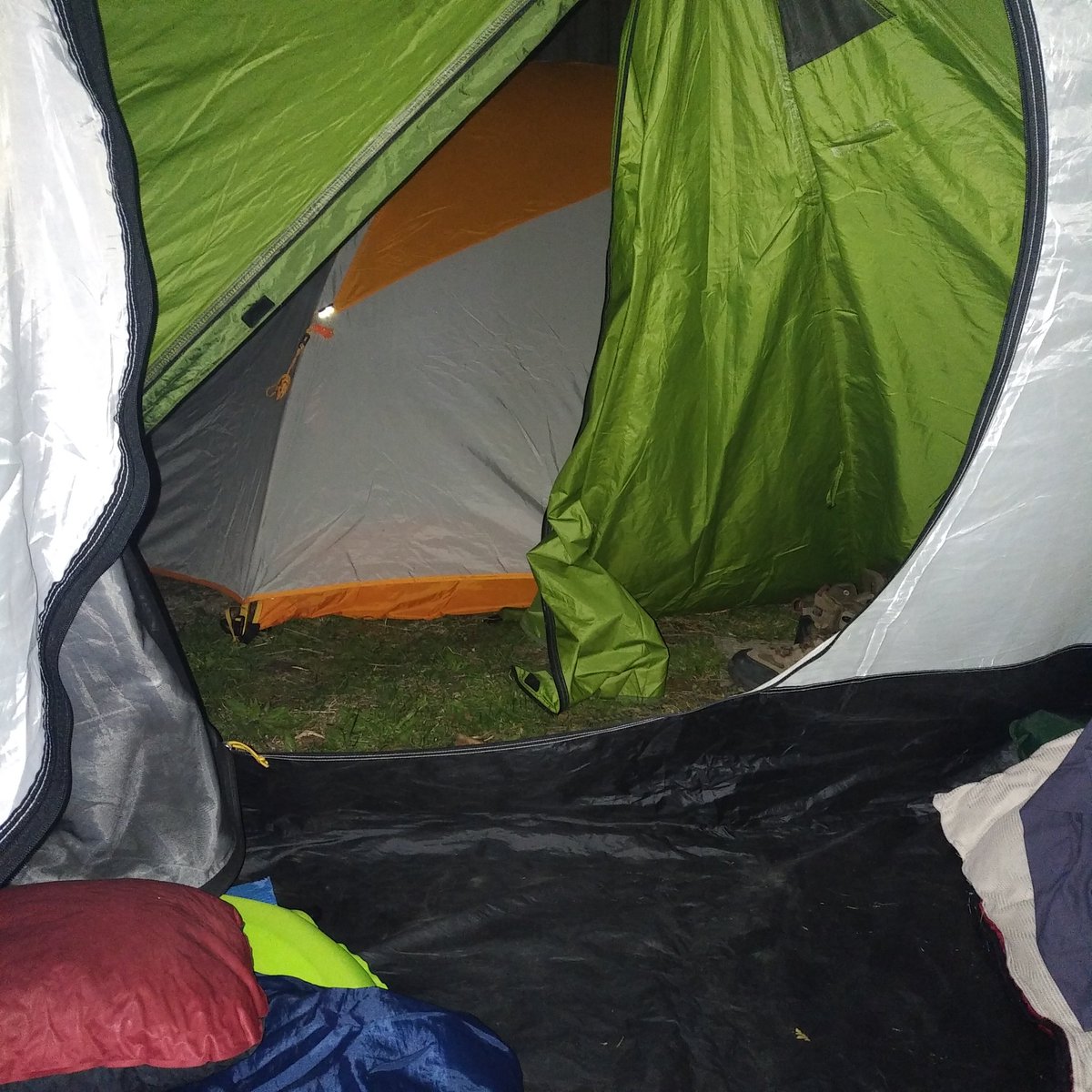 ScouterAndy's tweet image. Bedtime at @CECScouts #ceccampout ... lots of @scoutscanada youth and Scouters camping tonight... including @1stBolton #scoutsdostuff
