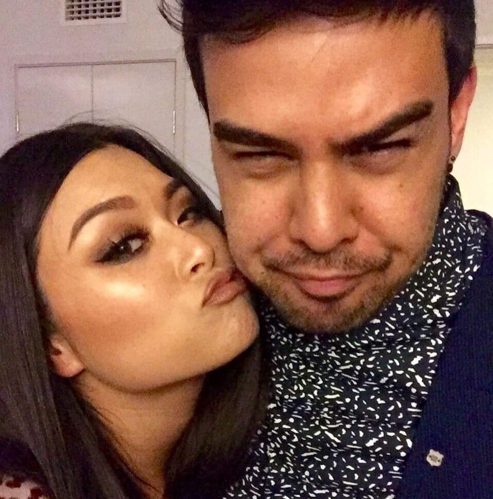Petersleonadam's tweet photo. So Lyn is going to do MY makeup on stream tonight to celebrate hitting our sub goal! Its going to be fun make sure to drop by 8pm AEST ✌🏽 Will my milkshakes bring the boys to the yard? https://t.co/uvjzA4tdDy
#makeupgoals #gfvsbf https://t.co/gb1YbzZlSs