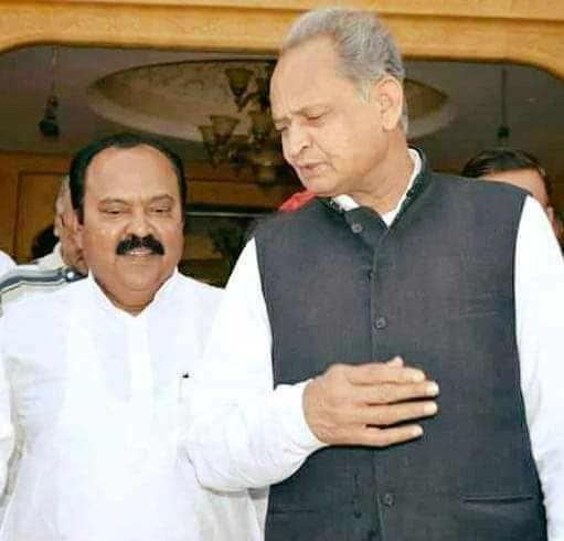 MobatChauhan's tweet photo. राजस्थान क��� यशस्वी मुख्यमंत्री , राजस्थान के गांधी ,भारत की राजनीति के जादूगर जननायक श्री अशोक गहलोत जी को जन्मदिवस की बहुत-बहुत बधाई एवं शुभकामनाएं..💐💐
मैं आपके अच्छे स्वास्थ्य और दीर्घायु की ईश्वर से कामना करता हूं और आपका आशीर्वा�� हम सब पर हमेशा इसी तरह बना रहे #ashok_gehlot https://t.co/4eTKjeOkWV
