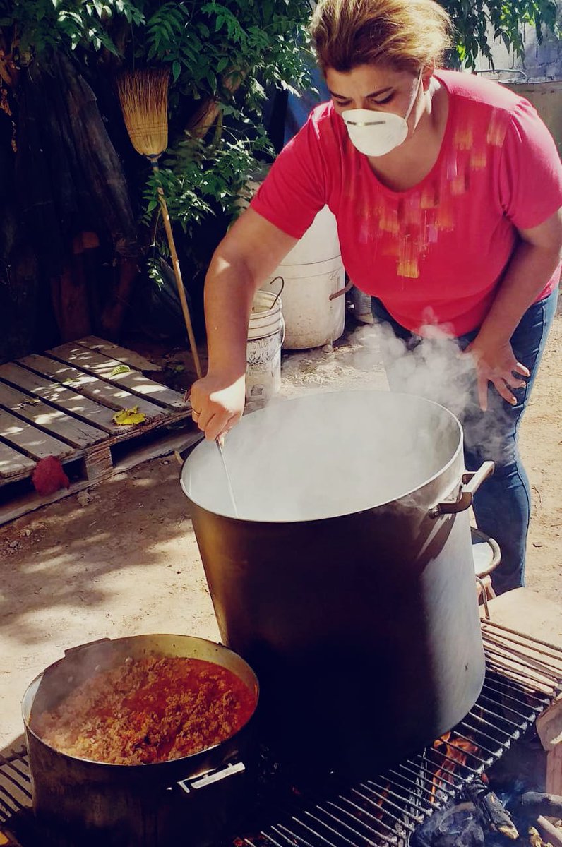 valunn1's tweet photo. Queremos agradecer, infinitamente la colaboración @ParedesUrquiza y a todo su equipo de trabajo,q hicieron posible, poder contar con viandas  para cada una de las flias de nuestros niños del Merendero Sonrisas, xq más allá de q ya no esté ocupando un cargo político, siempre esta. https://t.co/rCToyE8XVr