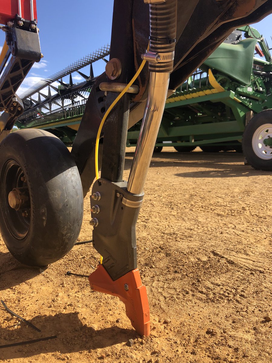 JakeWilkins20's tweet image. There might be a bit of dust but I’m really impressed with the seed soil contact we’re getting with the #Bourgault #3320QDA Fitted with the #Rootboot STA. Awesome unit for the light sandy soils down here.