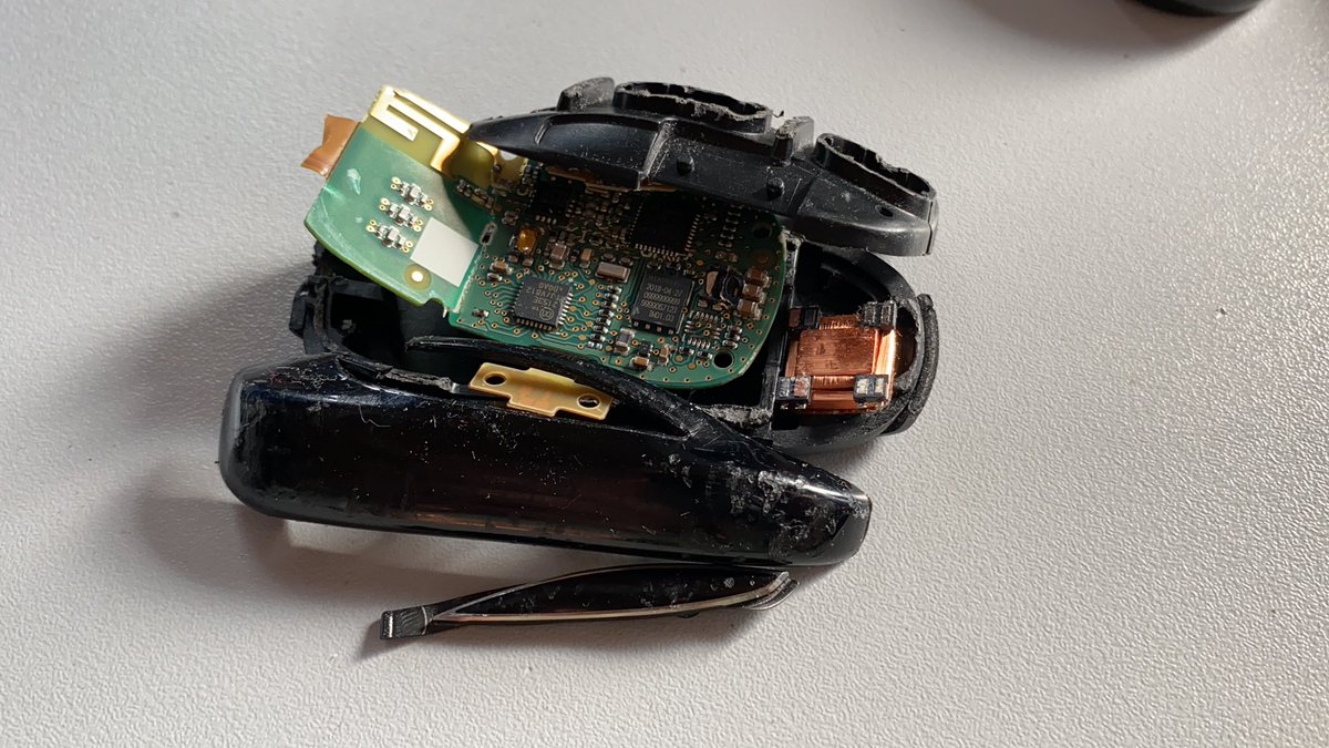NielsSchepers's tweet photo. So glad this happened to the keyfob and not my car 😕 https://t.co/gWHFfrRTJO