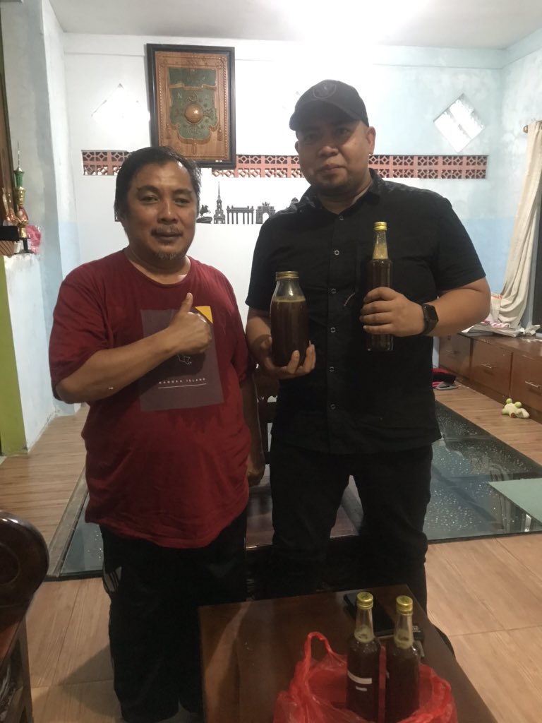 eman_pkblover's tweet photo. Om Ilzam serius banget pesan madunya. Padahal satu aja belum..🤣🤣 https://t.co/C3TtNcRxl3
