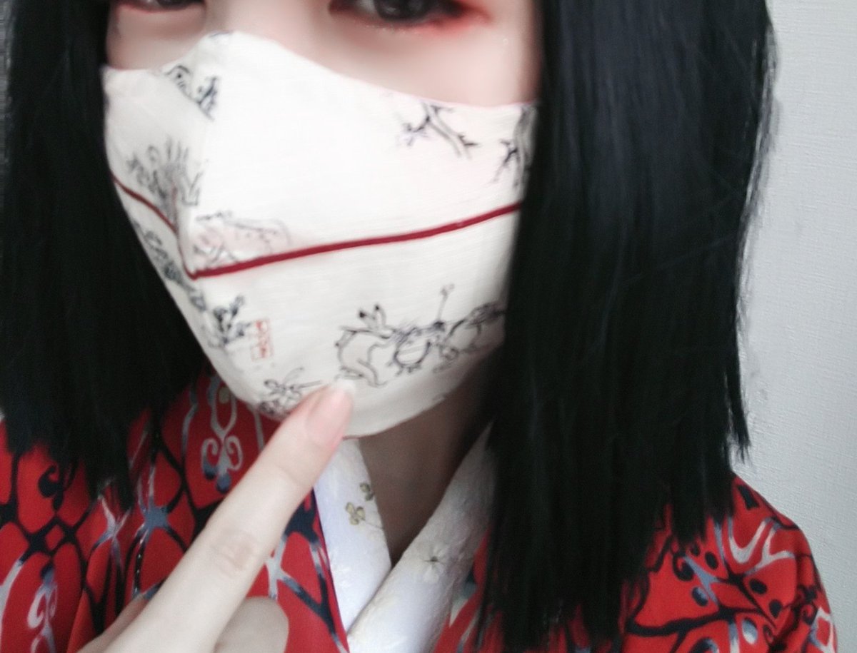 おかん狐 童子さん 可愛い 真ん中の赤い線がポイントになってマスクがステキです