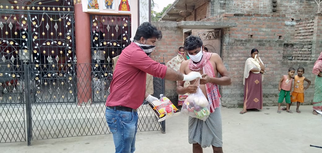 SanChaks's tweet photo. @MamataOfficial @itspcofficial @AITCofficial @abpanandatv @CNNnews18 A small relife to needy peoples, and a small donation of amount 50k to West Bengal State Emergency Relief Fund from WEST BENGAL GUEST LECTURER ASSOCIATION, Murshidabad Unit #SACT #WBGLA https://t.co/MtwSs6adbJ