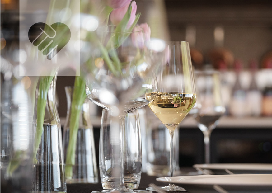 Samen deze moeilijke tijden door. Dat is wat we willen. We vroegen onze horecaklanten of we kunnen helpen. Met elkaar kwamen op iets moois waar iedereen blij van wordt. Vooral trouwe gasten van al die mooie horecazaken kunnen we er een plezier mee doen. anfors-imperial.com//producenten/r…