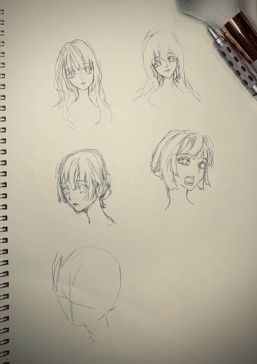 女の子の顔のバランスに違和感(u_u)…
微調整してます〜

ちょっと絵柄変わって来てる気もして

もっと可愛い子描けるようになるといいなー
自分の絵に求める好みも変わってくのね
#お絵描き #イラスト 