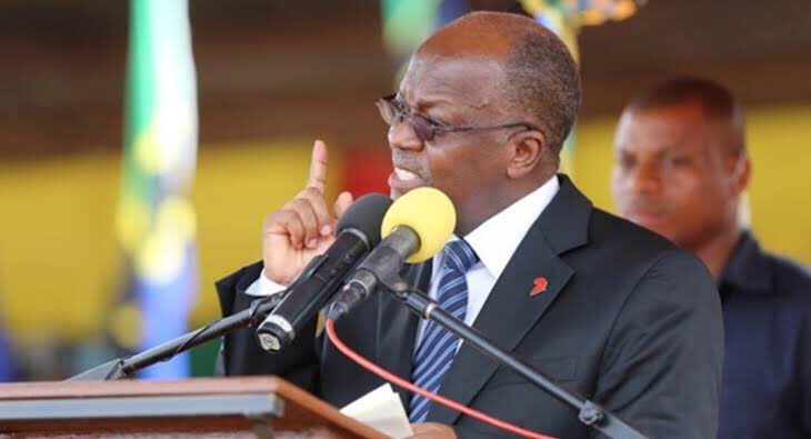 millardayo's tweet photo. “Tulifanya mambo kadhaa ili kujua ubora wa Maabara tukapeleka sampuli za wanyama, ndege na vitu vingine bila wao kujua, tukazipa majina ya Watu, tumepeleka sampuli ya mbuzi akawa positive, kondoo Negative, mapapai nayo positive, maana yake mbuzi,mapapai yote yana corona”-JPM https://t.co/Fe8xyVfXQC