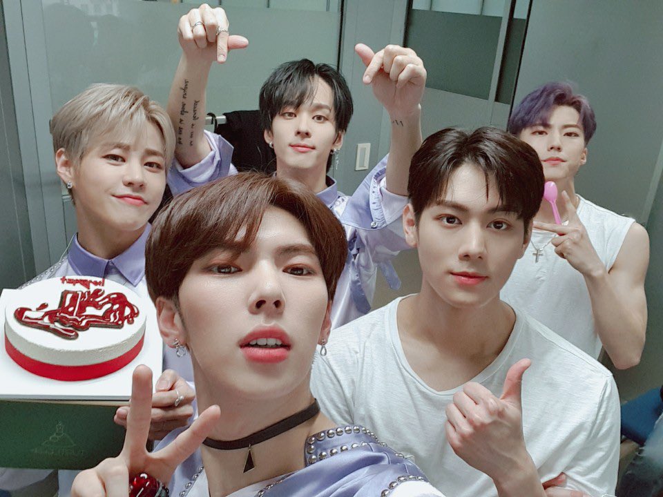 IMFACTofficial's tweet photo. [임팩트] SBS 인기가요, 임팩트의 거짓말이야 무대 보셨나요? 임팩트 사진 보시면서 즐거운 일요일 되세요❤️

#임팩트 #IMFACT #지안 #제업 #태호 #이상 #웅재 #거짓말이야 #LIE #L.L #인기가요 https://t.co/ScUbIWDiKX