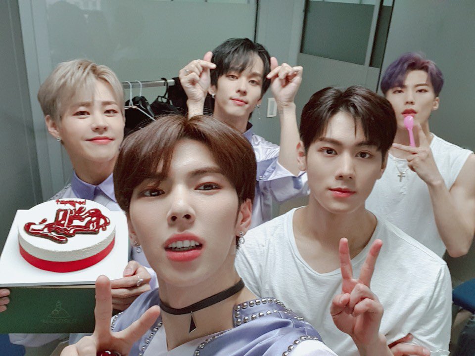 IMFACTofficial's tweet photo. [임팩트] SBS 인기가요, 임팩트의 거짓말이야 무대 보셨나요? 임팩트 사진 보시면서 즐거운 일요일 되세요❤️

#임팩트 #IMFACT #지안 #제업 #태호 #이상 #웅재 #거짓말이야 #LIE #L.L #인기가요 https://t.co/ScUbIWDiKX