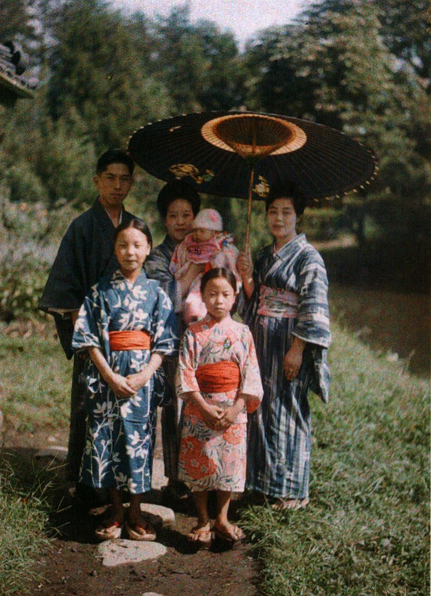 じゃんぼりぃ ときどき幸せ 1926年or1927年に長野で撮影されたとある一家 服装などからも見てもかなり裕福な家庭だと思われます オートクロム アルベール カーン レトロ写真 T Co Oc8vlcysij Twitter