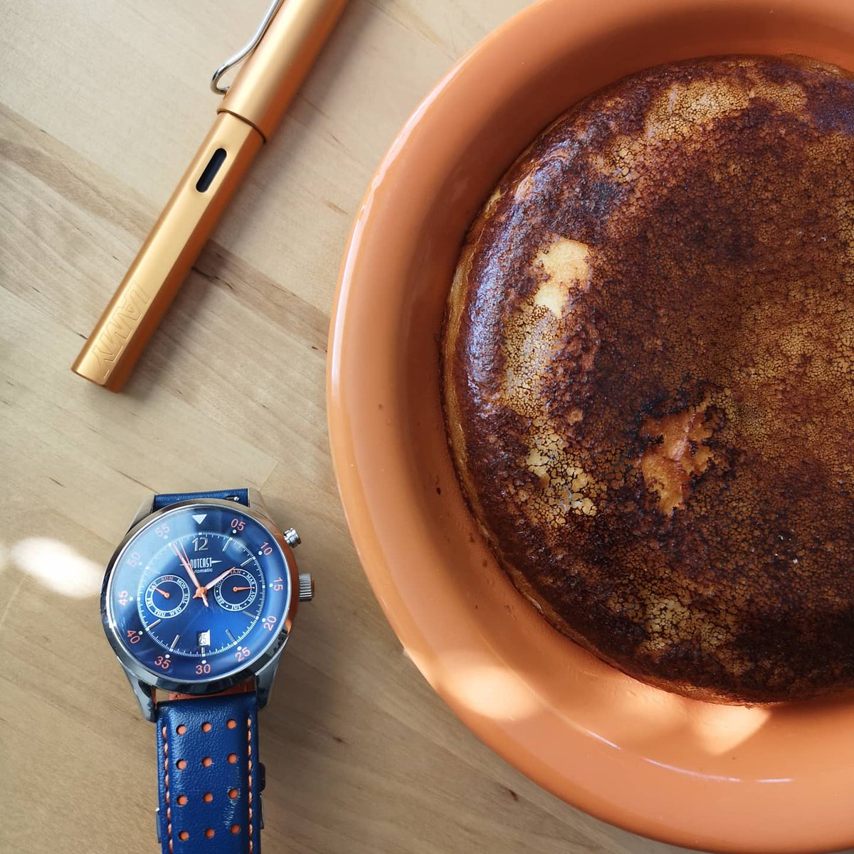 abcxyz_jp's tweet image. Self Distancing Day 47. I baked my favourite Chinese (or Malaysian) cake of deliciousness, Ma Lai Gao.

#selfisolationbaking #baking #outcastwatches #lamy #Galenleather #fountainpen #dippen #blackletter #malaigao #馬拉糕 #ベーキング #マーラーカオ #万年筆 #ラミー #つけペン