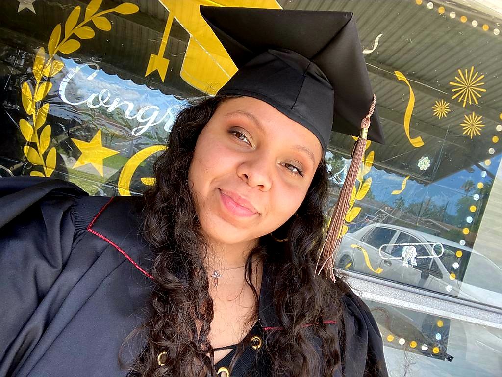 OliveQueenn's tweet photo. Jazmyn Booker 
B.S. Marketing 
Florida State University 
It seems impossible until it's done 👩🏽‍🎓🎉🎓💅🏽 https://t.co/cIoH3a2JQu