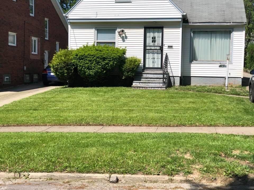 4 Bedroom House For Rent with 2 bathrooms and a finished basement for $850 does not include the utilities.  Is located in the Harvard Area near lee road.  If you are interested please inbox me