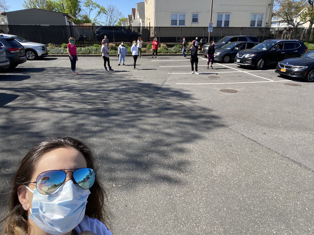 MsCimino112's tweet photo. Today was a good day. Missing some, but they were with us in spirit. This is family. #ps112hawks #hawkfamily #weshowupforeachother #socialdistancingwithlove #familyreunion @Ps112Q https://t.co/FXRjDIeiHd