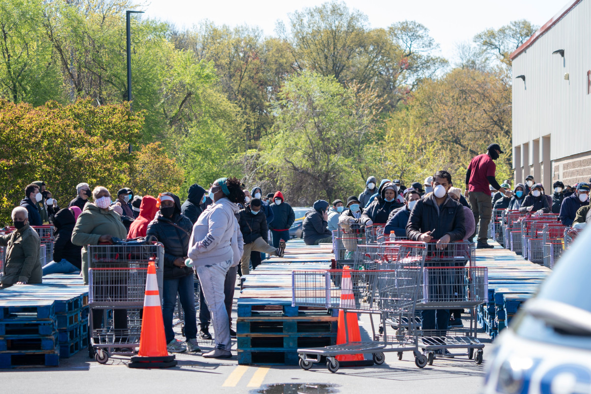 nypost's tweet photo. New Rochelle Costco calls cops to help control chaotic crowds https://t.co/bmp4flLykJ https://t.co/AaQClkWVjl