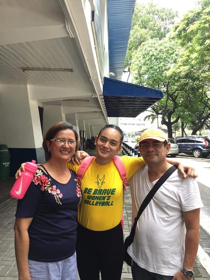 JoannFaeith's tweet photo. Hiiii! I am Joann Faeith De Guzman. My father, Jojie De Guzman had angioplasty, but still needs to undergo another surgery since three of his veins couldn't handle being operated immediately, that is why we are knocking into your kind hearts for financial needs. Thank you! ❤️ https://t.co/VEtjOHQDbi
