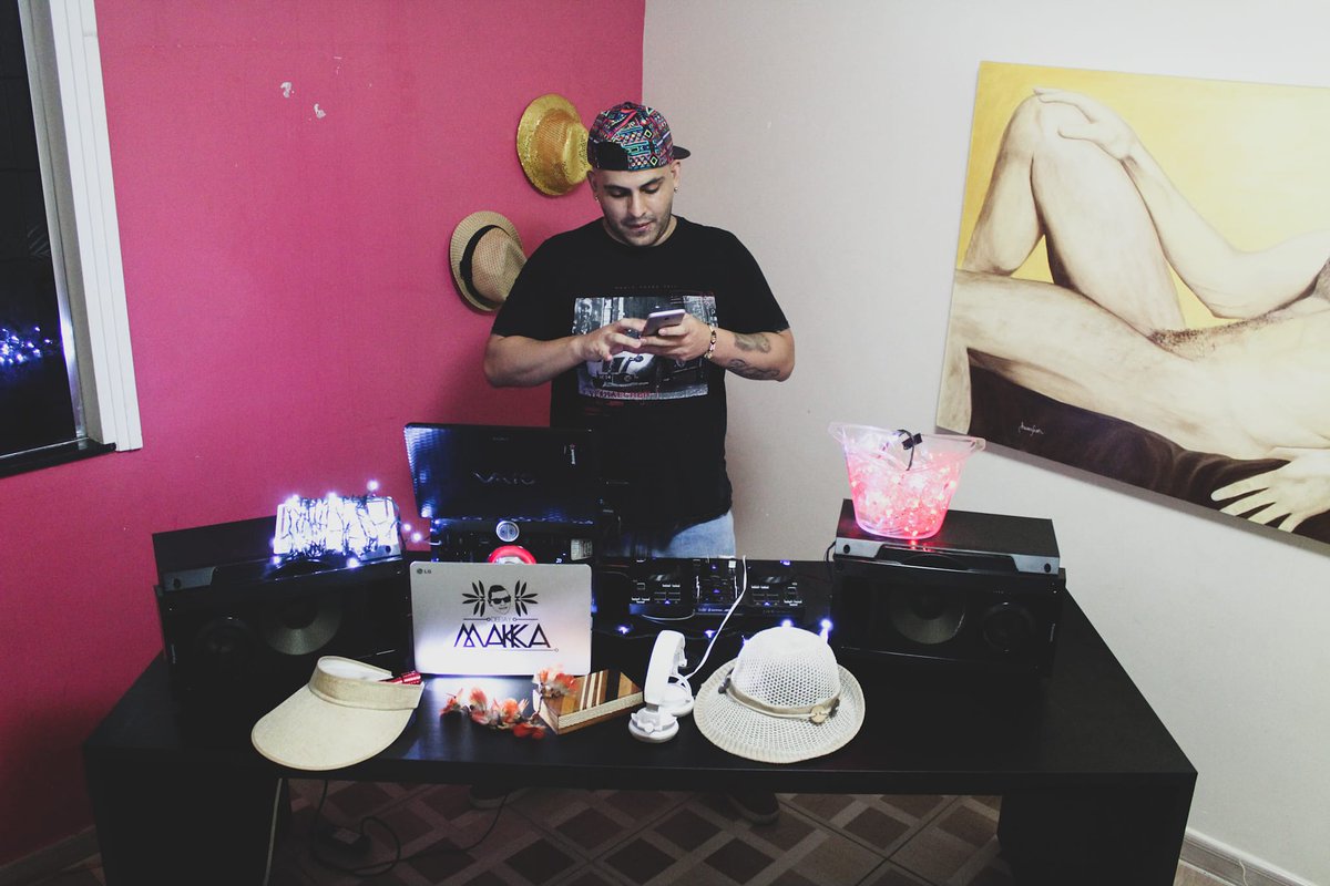 Dj_Makka's tweet photo. Instagram me tumbo el en vivo !!! Pero que importa la semana que viene voy con "Tora tora tora tora tora tora 🎶🎶" #Masnalgas #PartyIndaHouse https://t.co/pJhj1jLatG