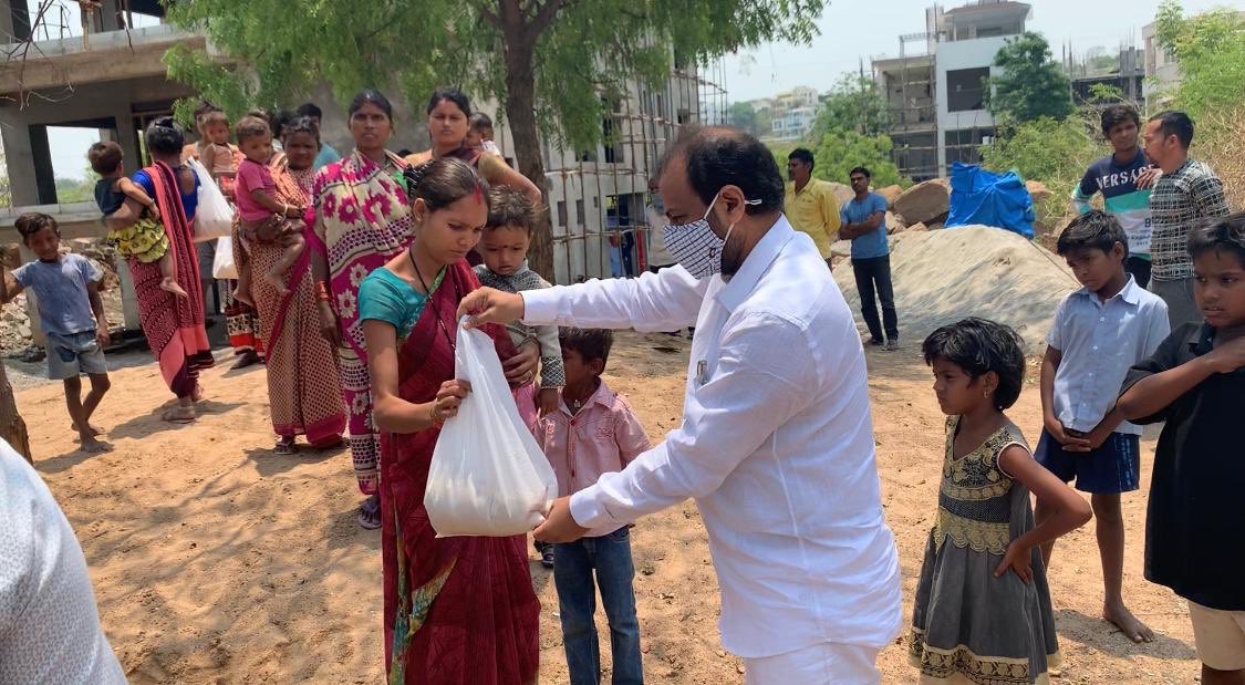srichaithanya's tweet photo. Shri Atluri Ramakrishna Ji, Extended his support to the Needy by giving Groceries, Vegetables, Home Needs, Sanitizers and Mask from the day one lockdown Starts. He also distributed Modi Kits and provided Cash to the poor.@YAAC2020 @saikiran_84 https://t.co/QzRXolSEfu