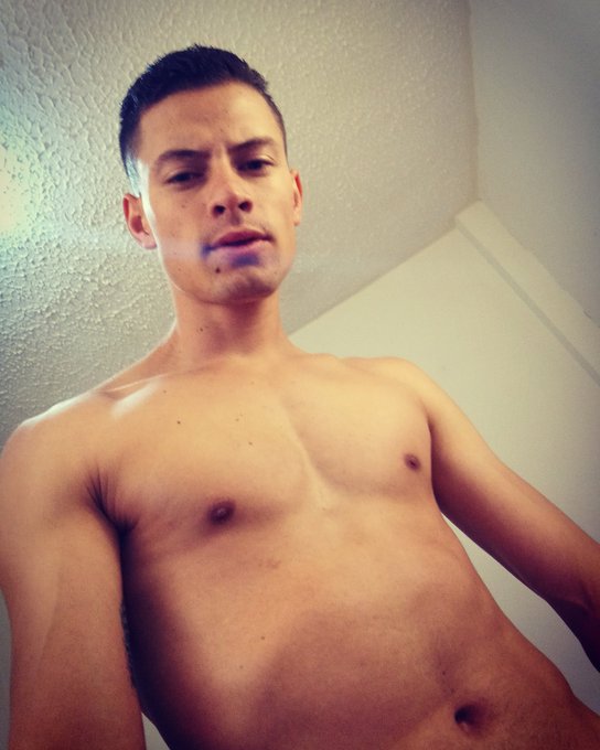 Happy night, see you tomorrow at 8:00 am Colombian time, https://t.co/uFtHADGqJF sweet wet dreams. 😎