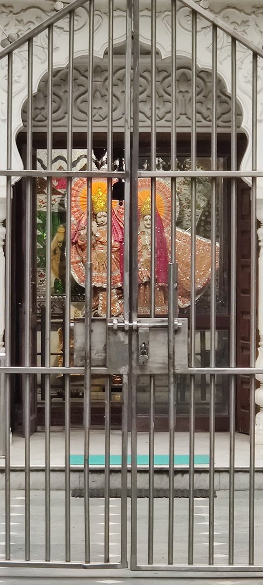 Indian national lockdown continues... all under lock and key! I wonder when this lock will be opened... #COVID__19 #COVIDー19 #nationallockdown #IndiaLockdown #God #indiacoronavirus