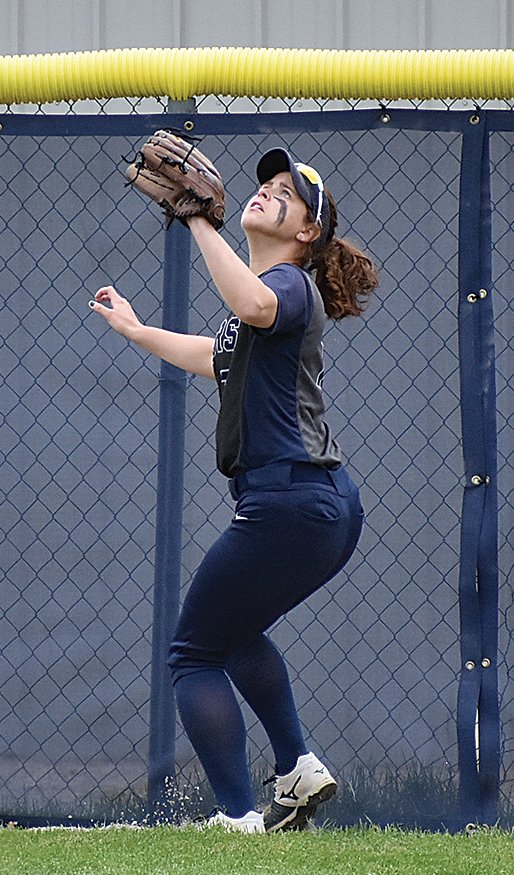 RossThedeTR's tweet photo. MCC’s 3 sophomore softball players ventured into uncharted territory this spring when their season was cut short by the coronavirus pandemic. Here’s how they’ve navigated in the dark since:
https://t.co/yvvO5uo1G4 @MCC_ATH @MckayleeDawson @thipsley22 @kimskeath https://t.co/eAQVgzweDd