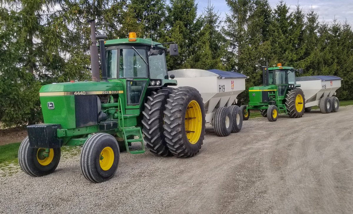 blaramie4955's tweet photo. Double spreading!!! #JD4440 #JD4430 🌱🌽 https://t.co/mOQHzwinWs