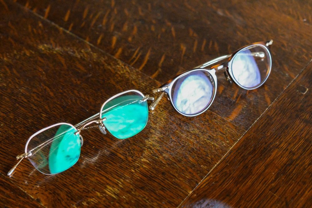 また、コーティングにこだわるのもオススメです。 メガネの反射光