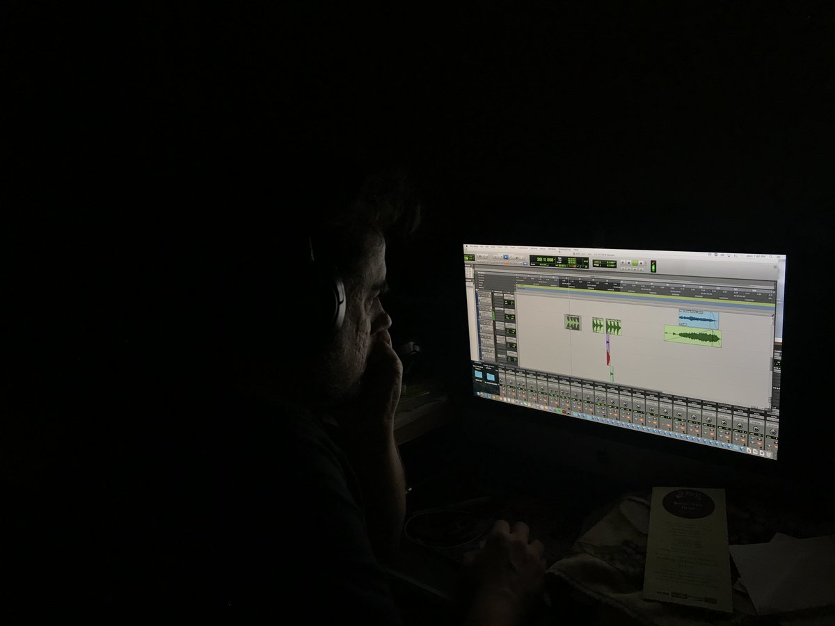 modsoul's tweet image. Before the quarantine and the pandemic. Editing and mixing tracks. Working in the quiet of the night, sculpting the sound. Still doing the same now. Stay safe, everyone. #protool #recording  #musicproducer #musicproduction #Mixing