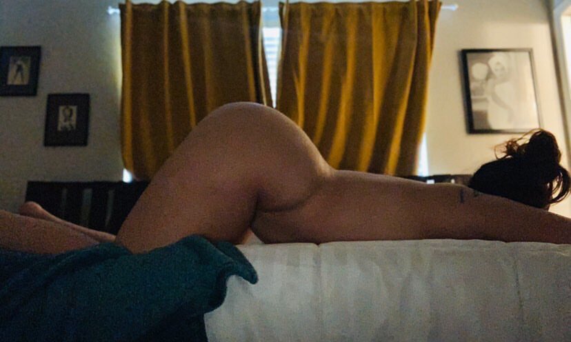 Iconic_Lyfe's tweet photo. Damn! Love Curves https://t.co/n1lmPbuFbi