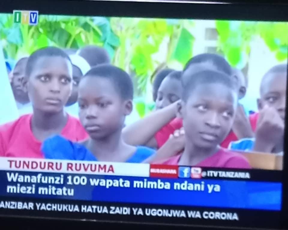 JenniferKayombo's tweet photo. Je! Watoto wote wapo salama nyumbani - # COVID-19 vs Ukatili wa kijnsia? Na Jennifer Kayombo
Je! Kwa sasa,Nyumbani ni mahali salama kwa baadhi ya watoto
kwani kabla ya mlipuko wa #covid19Tanzania Unyanyasanyi/Ukatili wa Kijinsia ulikuwa unafanyika kwa kiasi kikubwa majumbani https://t.co/MGSHQYEgwc