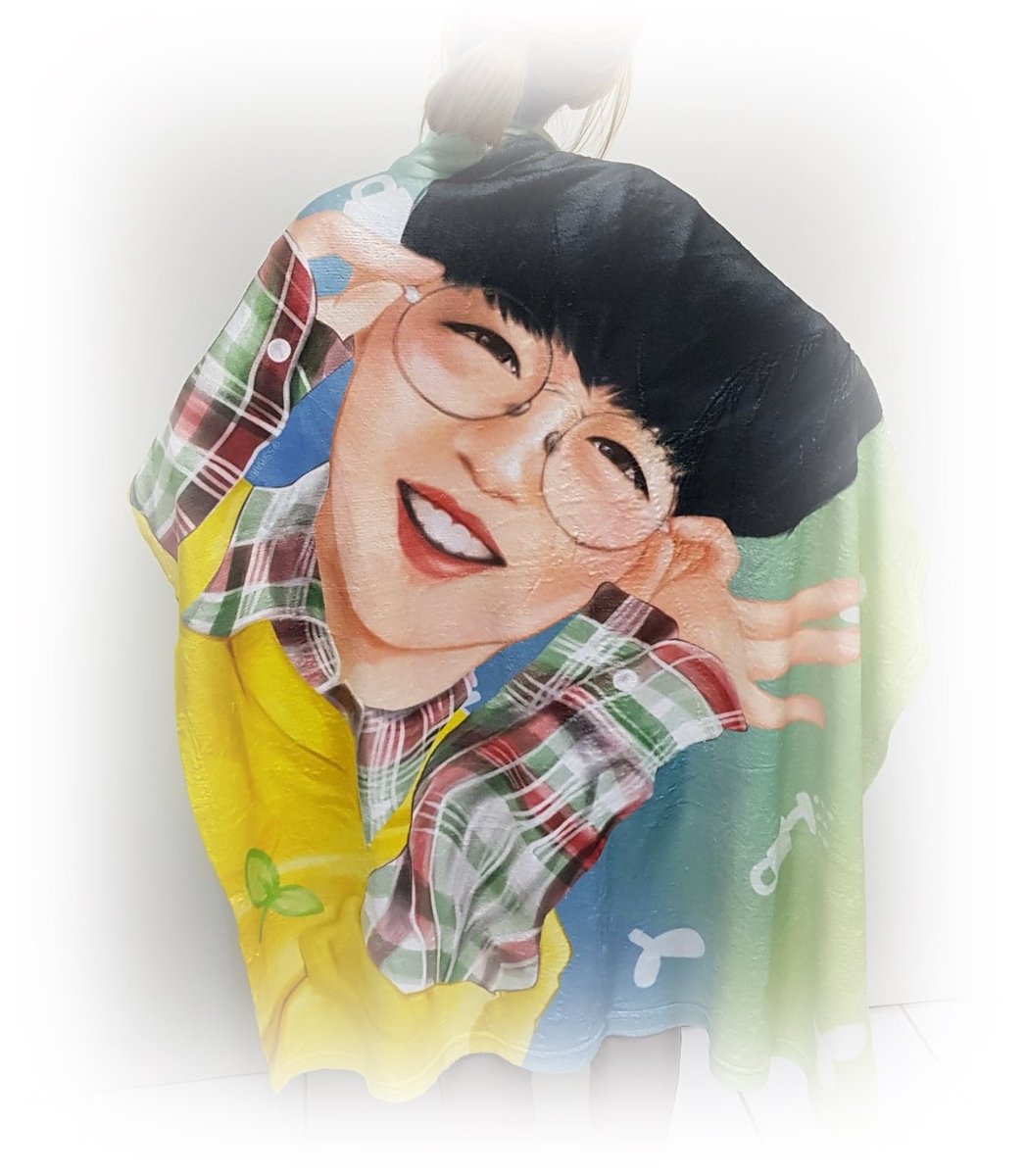 ขายผ้าห่ม  #kimyohan โดยเงินที่ขายได้ทั้งหมดจะนำไปโดเนทในโปรเจค #ข้าวกล่องวายร้ายวายฮัน ค่ะ ผืนละ 500฿ ส่งฟรี (ปกติ 690฿) ปิดรับยอดถึงวันศุกร์ที่ 8 พ.ค.ค่ะ ใครโอนแล้วรบกวน dm มาแจ้งนะคะ ขอให้อิ่มท้องนะมุโย ♥️