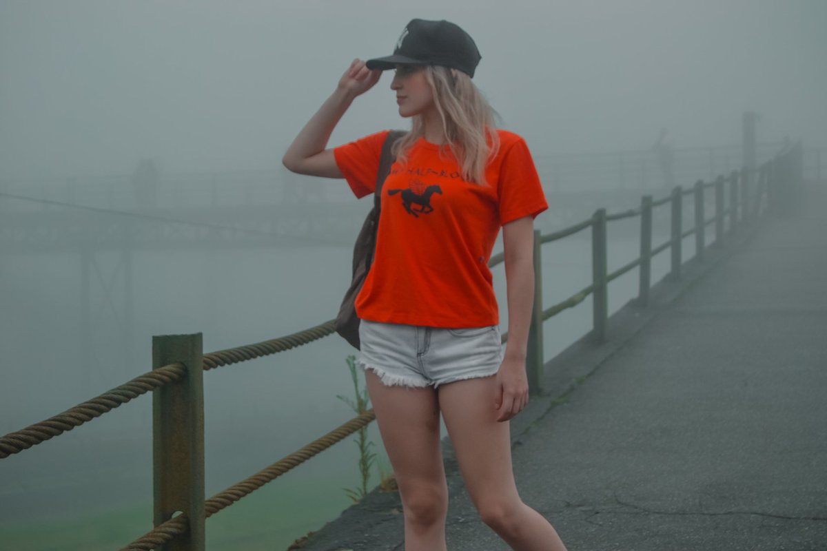 ATSATP's tweet photo. @Deathblowd Foi lá mesmo! A neblina estava fortissima mas graças a zeus o frio só pegou no fim da arte e a gente ja tinha filmado o que precisava 💛💛💛 https://t.co/AwGXM8PBy1