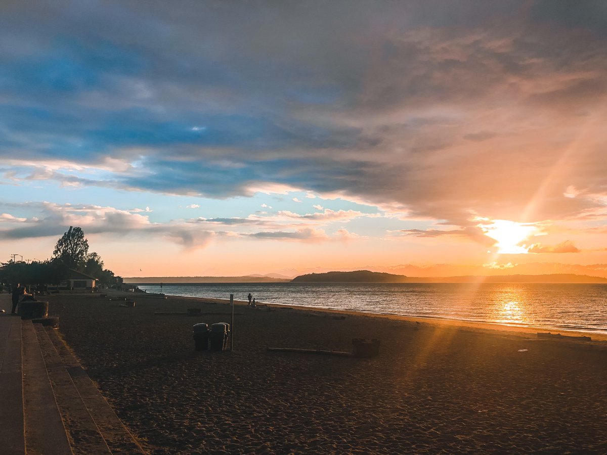 Sunsets & Tacos. ☀️🌮 #mindfulness #pnw #seattle #bepresent #soulcleansing #sunsets #saturdaynight