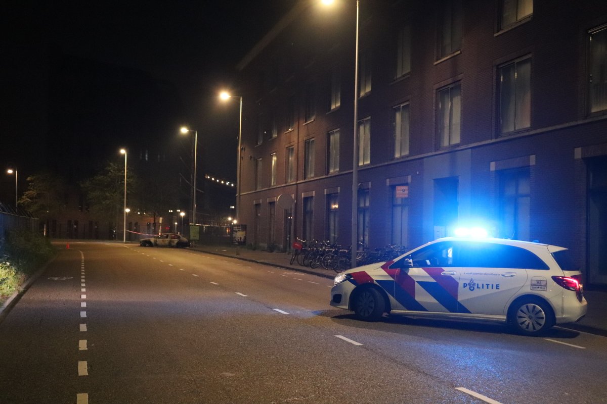 martindamen58's tweet photo. Dode bij #schietpartij #Panamalaan #Amsterdam oost. Gelijktijdig een brandende auto BMW met Duits kenteken aangetroffen naast #Funenpark in Frans de Wollantstraat. Kogelhuls en meerdere bloedsporen gevonden in Funenpark. Het overleden slachtoffer is een man. @Politie_Adam https://t.co/W7z1PCl0PD