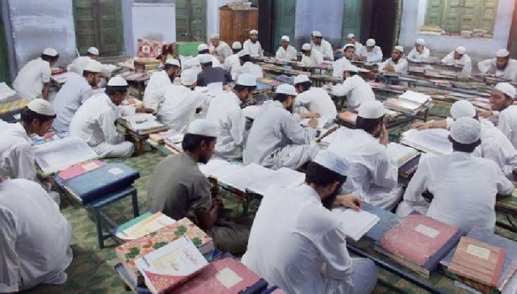 Средняя школа у мусульман. Медресе мусульманская школа. Что такое медресе в Исламе. Медресе в Индии. Учеба в медресе.