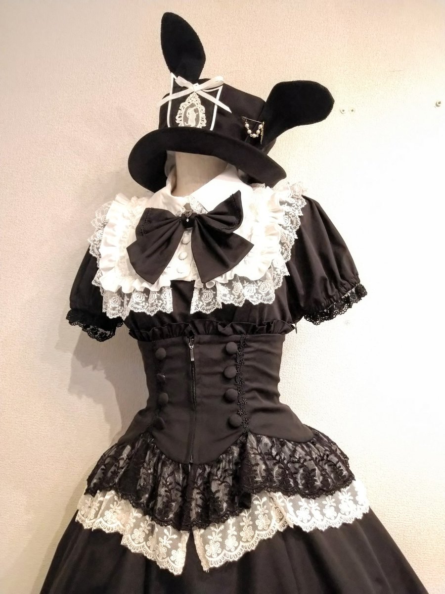 Atelier Pierrot おすすめコーディネート Atelier Pierrot 付け襟パフスリーブ ワンピース Online Store T Co Kbxgl8q8hf コルセットやリボンタイをプラスして さらに華やかに 1枚でもトップスとの重ね着でも活躍する万能ワンピース