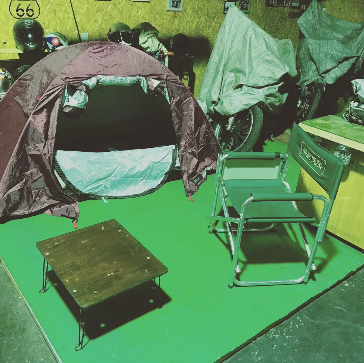 田半ネ申 ほとりのうえ No Twitter 昨日は自宅ガレージでテント泊 キャンプ Camp ガレージ 家キャン テント泊