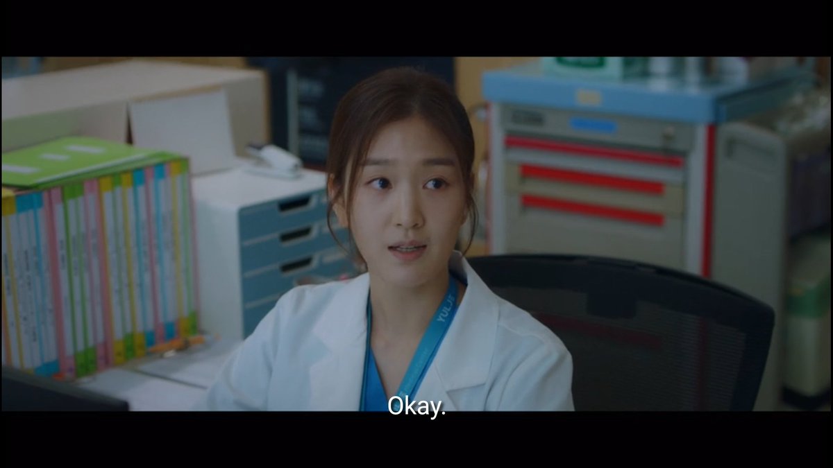 Eunwon heard that the patient Seokhyeong assign to her is sensitive/ demanding so she gave it to Minha eventhough she is not busy. Ms Han & Seokhyeong knows it.  #HospitalPlaylist