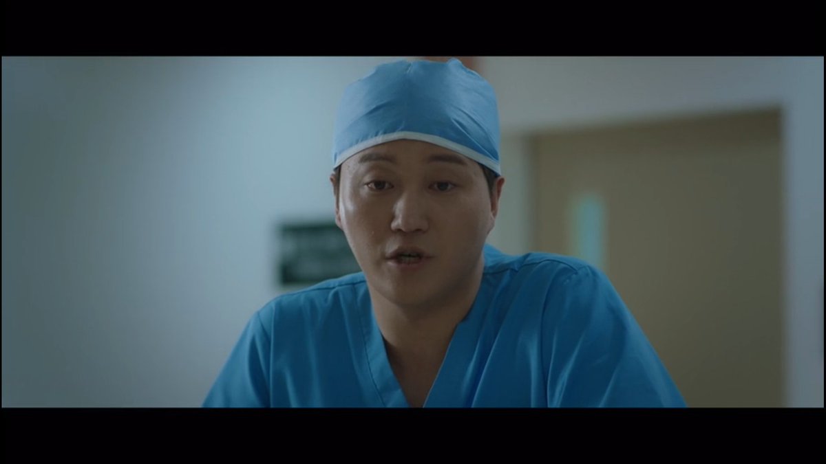 Eunwon heard that the patient Seokhyeong assign to her is sensitive/ demanding so she gave it to Minha eventhough she is not busy. Ms Han & Seokhyeong knows it.  #HospitalPlaylist