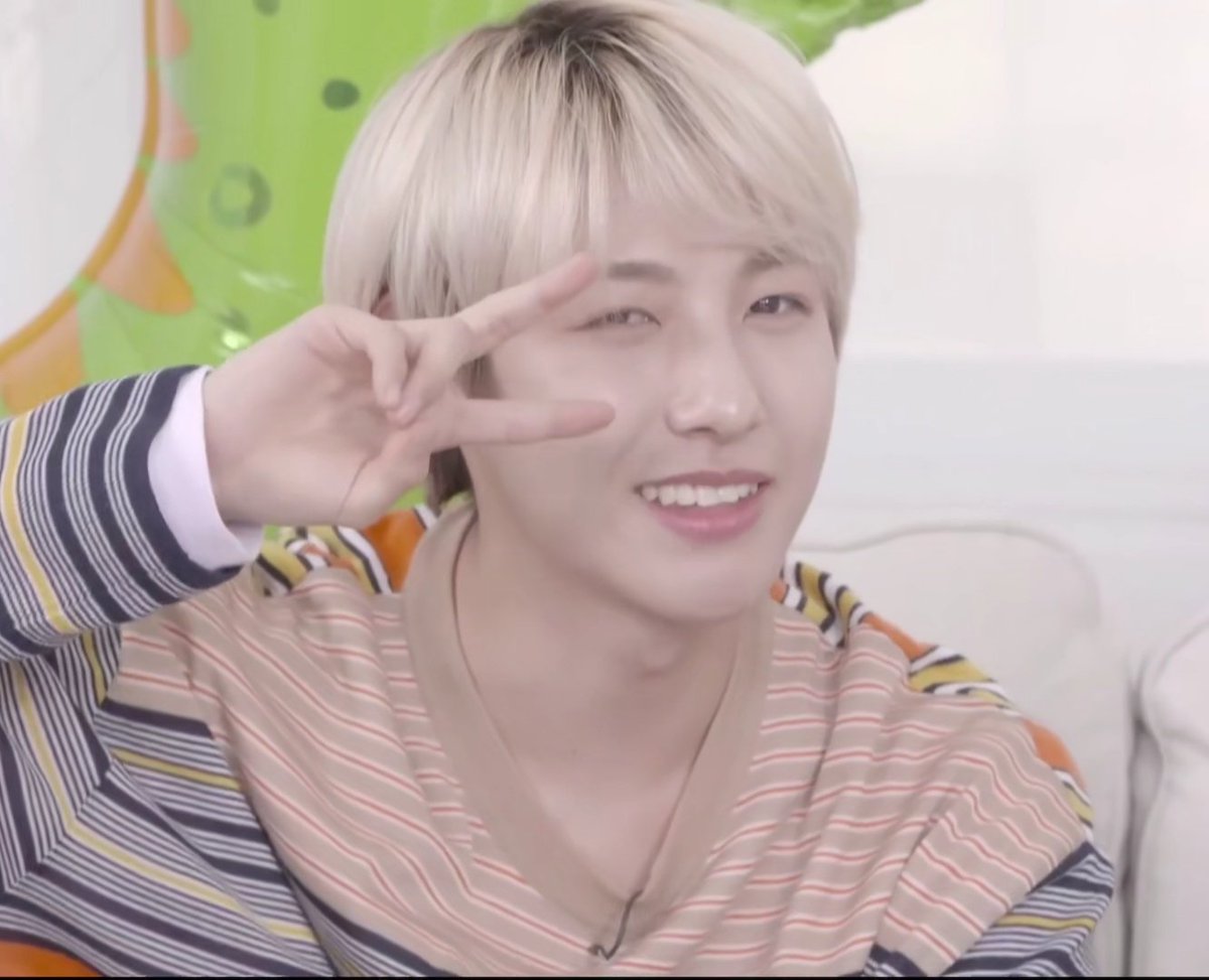 xiaoling_d's tweet photo. renjun dance
renjun delight
renjun dispatch
renjun drawing 
renjun dream
renjun radio
renjun visual 
renjun vocal
#most_precious_renjun https://t.co/NwBSwnNrcc