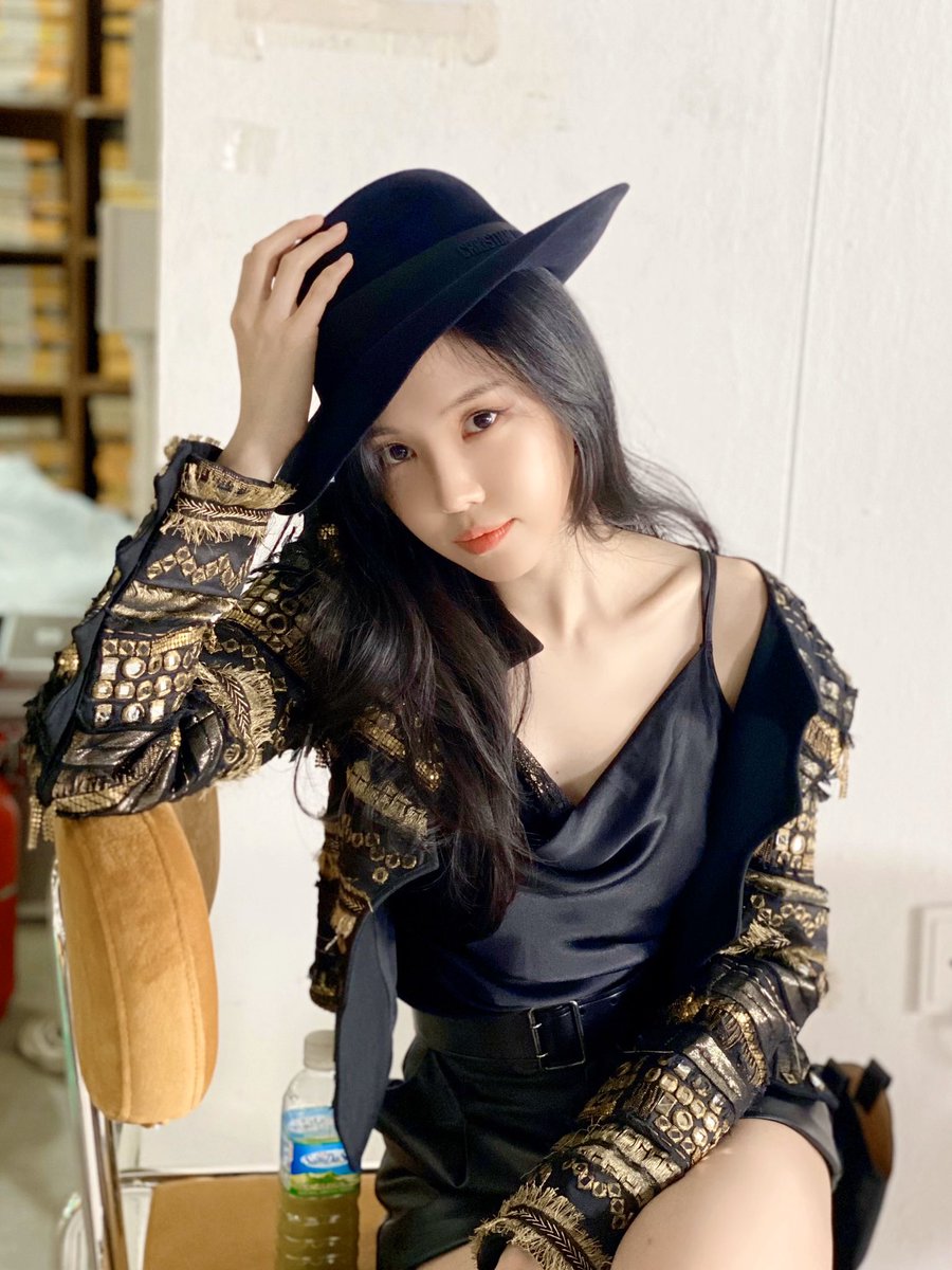 [#에이핑크] 200503 #인기가요 #Apink

5월은 핑부심 차오르는 우리핑크의 날🥰
인기가요 1위의 에이핑크 🥳 💓🥇💓
커즷말처럼 덤더럼 8관왕을 수상한 우리우리우리핑크😆
이 모든 건 우리 PANDA들, 빵다들 덕분입니다🐼💕 정말 많이 사랑해요☺️

#덤더럼
#Dumhdurum
#Dumhdurum8thWin