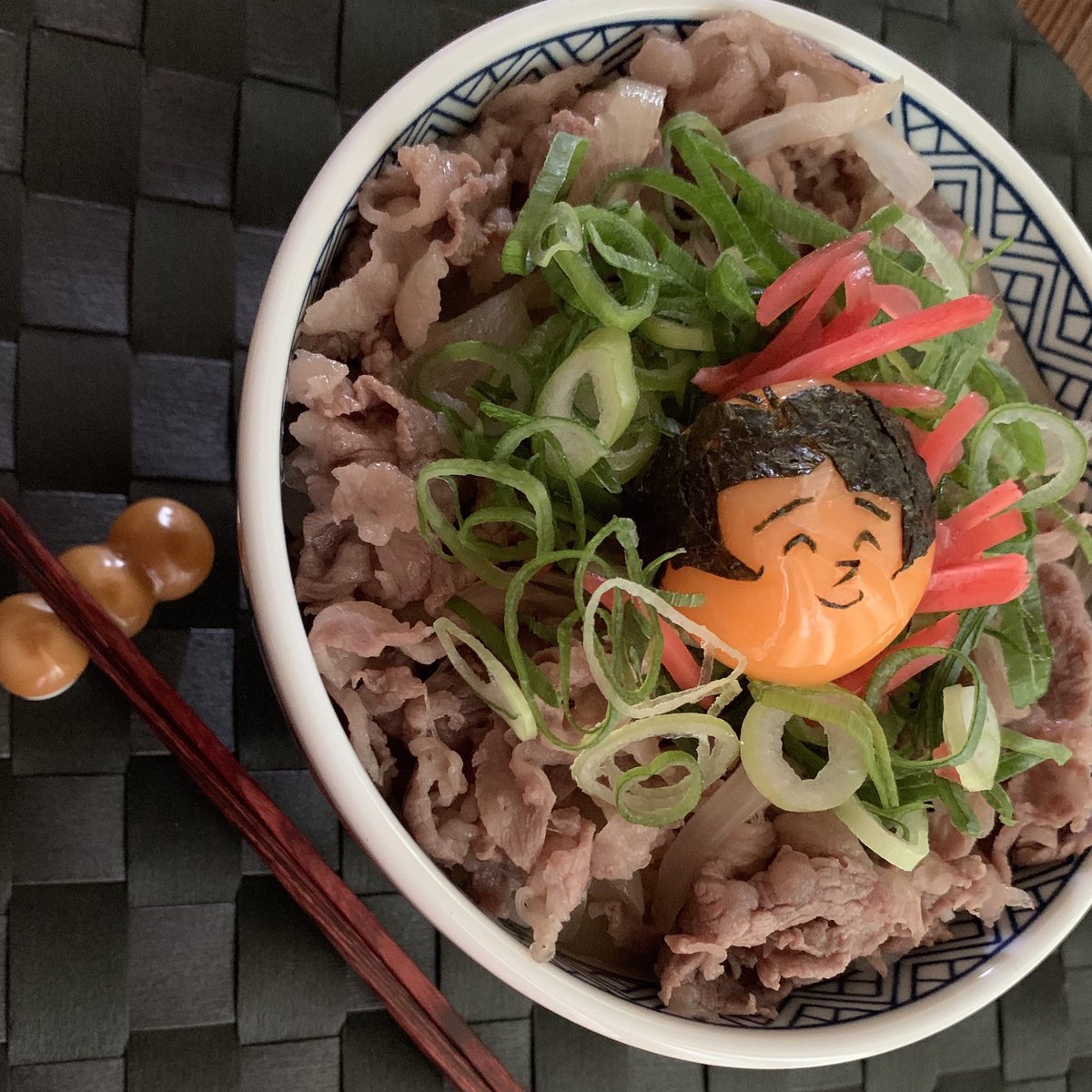 あつよ On Twitter お昼は牛丼を作りました 卵アレルギーさん以外はねぎ玉で 牛丼 ねぎ玉牛丼 ワカメちゃん