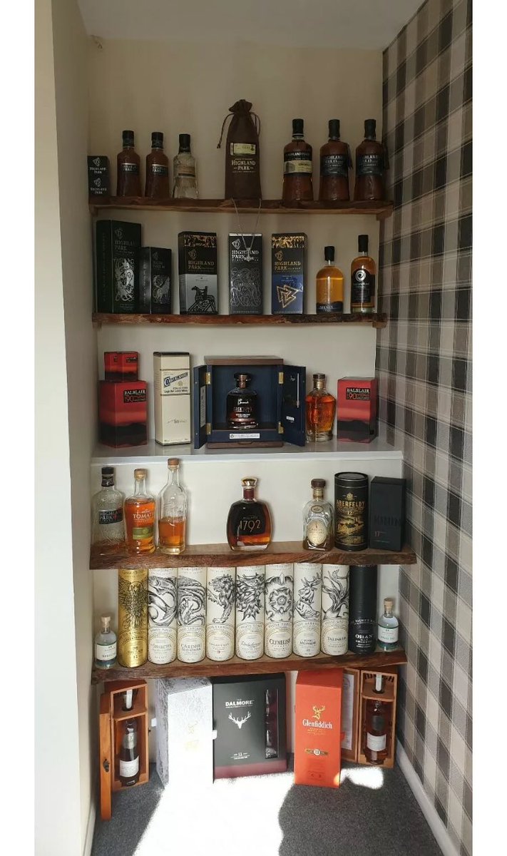 TEALEANDSONS's tweet image. Live edge English oak supplied for a customer to keep his amazing drink selection on! #liveedge #uktimber