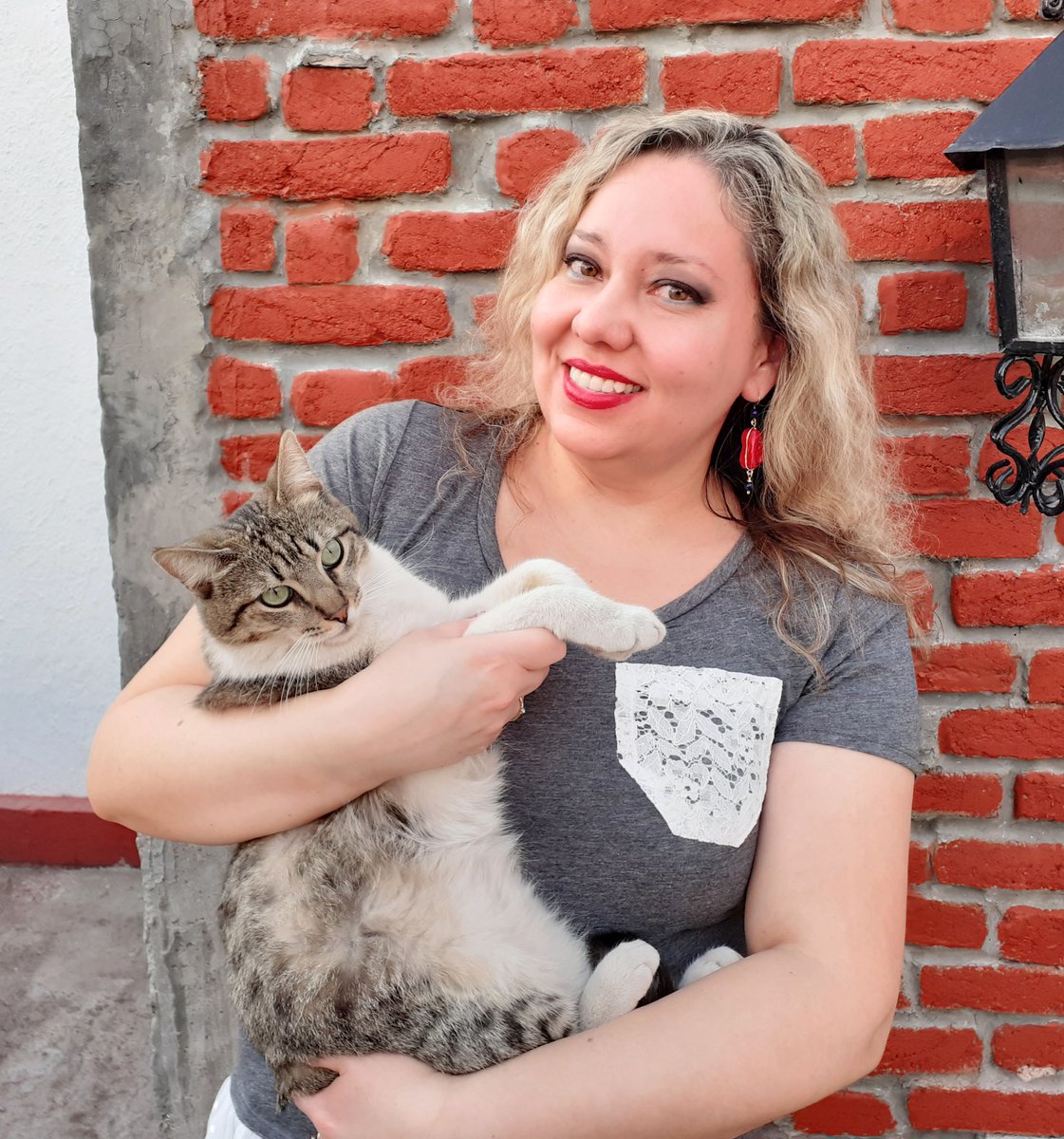EvaSirenita2404's tweet photo. @MeowMotors This is Lucky my cat, @fakeMLee ❤️ named after the character! https://t.co/ZFCCVJNlwR